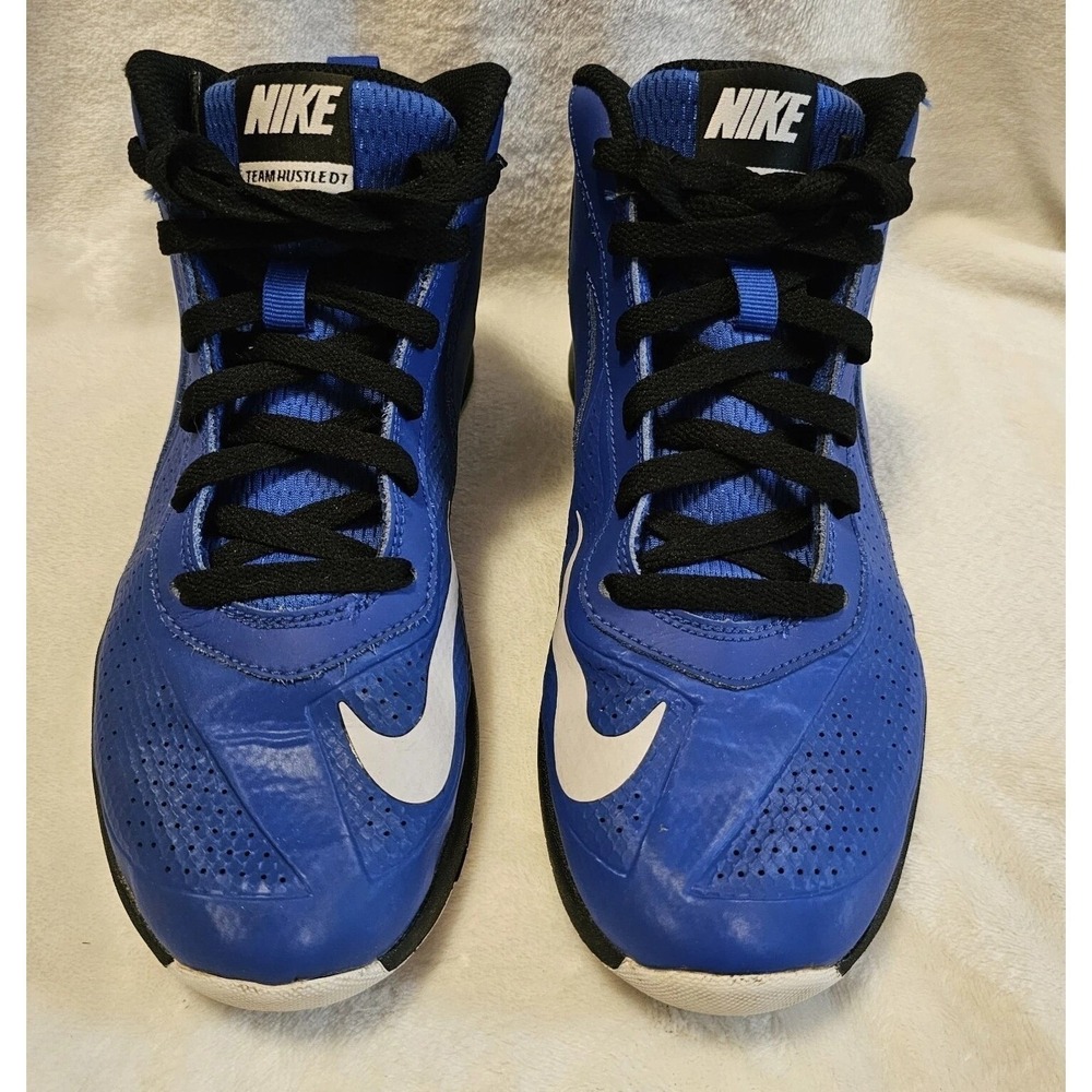 Nike Team Husltle D7 Sneakers YOUTH SIZE 5.5